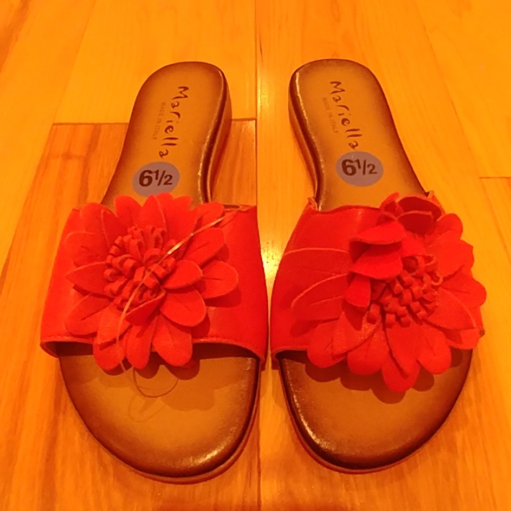 Flower sandals/slides